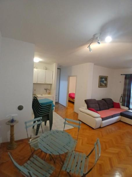 Udoban apartman u Budvi - samo 700 m od mora
