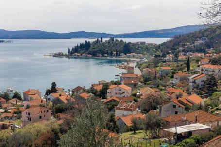 Jednosoban stan na živopisnoj lokaciji sa pogledom na Bokokotorski zaliv, Kamenari