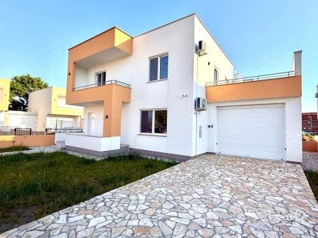 Dvospratna vila sa garažom za veliku porodicu u Donjem Stoju, Ulcinj