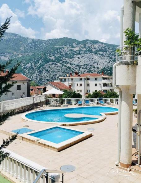 Apartman u zatvorenom kompleksu sa bazenom i parkingom — Risan, Kotor