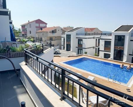 Porodični apartman sa dvije spavaće sobe, terasom i bazenom — Tivat, Kava