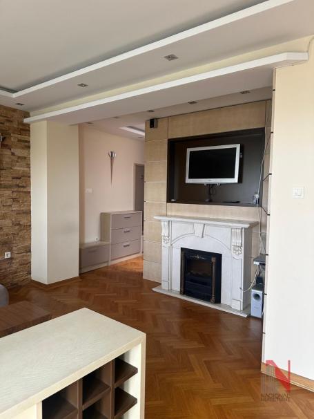 GRBAVICA NOV TROIPOSOBAN STAN SA GARAZOM 236000E