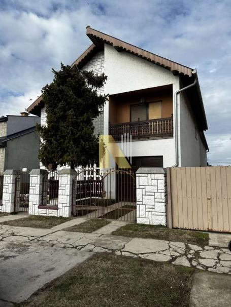 Komforna porodična kuća u Žablju