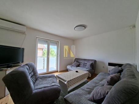 Trosoban stan sa terasom od 30m2 - Klisa