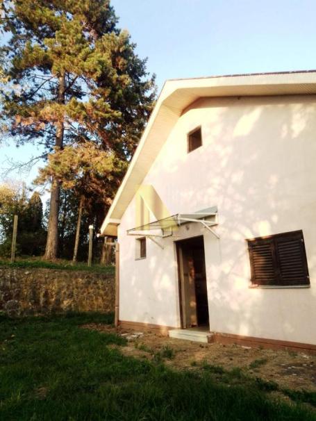 Na prodaju kuća u Vrdniku – odlična lokacija, idealna prilika za ulaganje!