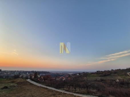 Novi Sad, Ledinci – plac sa fantastičnim pogledom na Dunav i Novi Sad