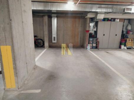Garažno parking mesto - Grbavica