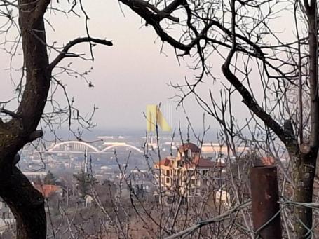 Popovica - plac sa pogledom na grad, tvrđavu  i most