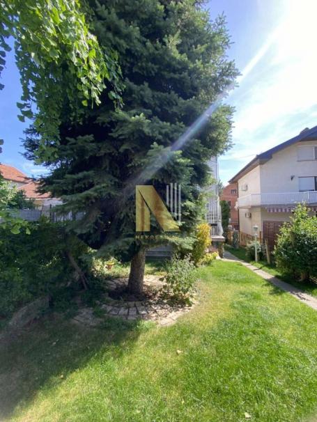 Ušuškana dvojna kuća u mirnom kraju blizu Policijske škole