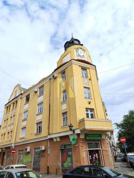 Retko u ponudi, Trifkovićev trg, stan salonskog tipa