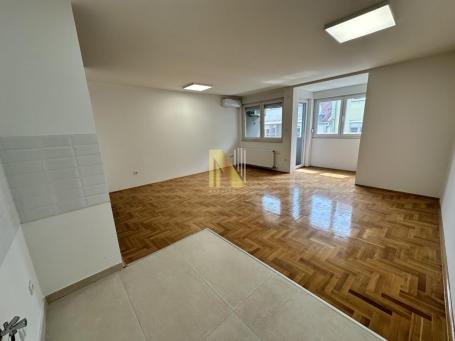 Poslovni prostor- četvorosoban dupleks, Bulevar oslobođenja