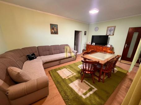 Porodična kuća sa baštom u Bačkom Jarku