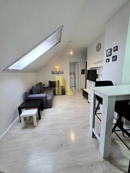 Nova Detelinara potpuno namešten moderan – 1.5-soban stan, 43 m², 5. sprat