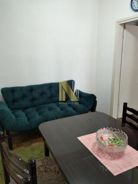 Izdaje se  prostran i svetao jednoiposoban stan – Novo Naselje, 45m² + terasa