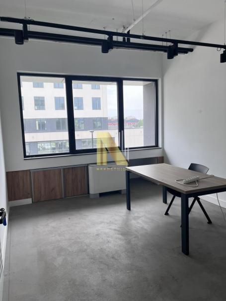 Poslovni prostor, industrijska zona, , 320m2 + dodatnih 60m2