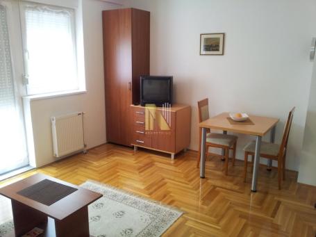Jednosoban stan u blizini Bulevara Oslobođenja!
