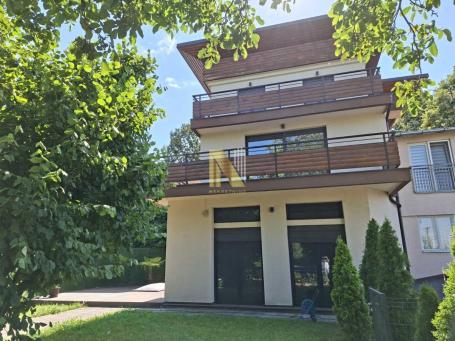 Čardak - nova, moderna kuća/poslovni prostor - pogled na grad