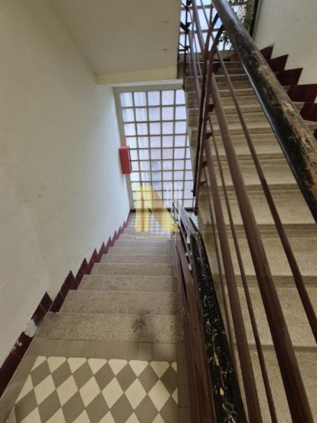 Salonski stan 120m2, top lokacija poslovni prostor – kancelarija