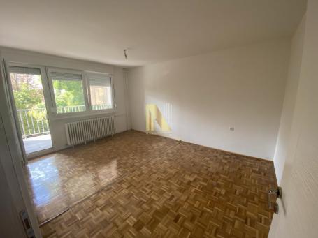 Na prodaju 2,5 polunamešten stan Avijatičarsko naselje