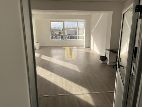 Izdaje se poslovni prostor 150m2 - Novo Naselje