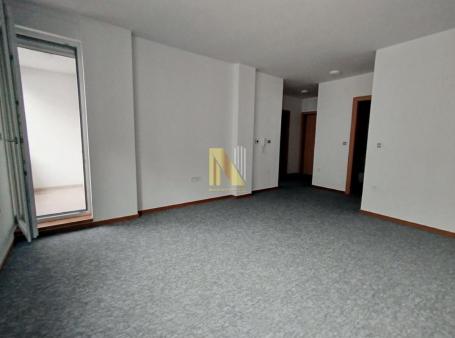 Nov neuseljavan poslovni prostor - Adamovićevo Naselje