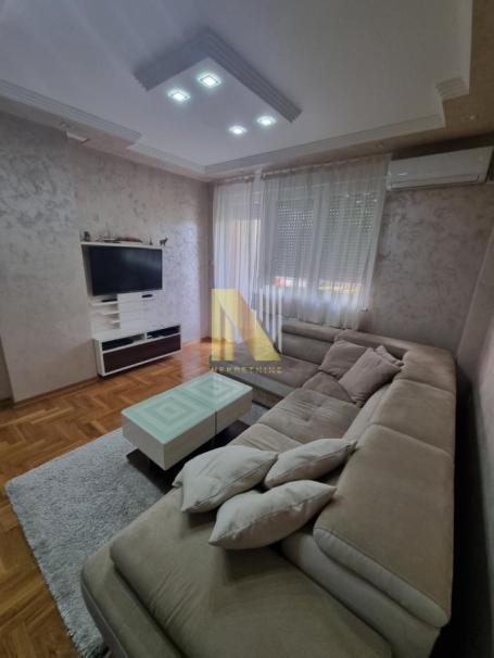 Trosoban, namešten stan u blizini Bulevara Evrope