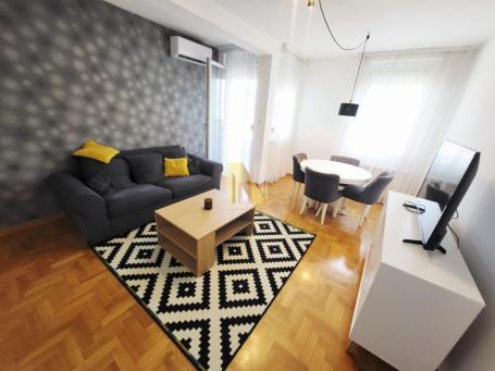Kompletno namešten, renoviran, dvosoban stan na mirnoj lokaciji