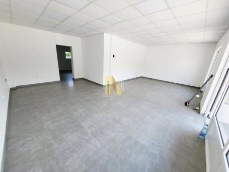 Odličan ulični lokal na Klisi