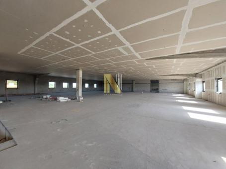 Poslovni prostor u sirovom stanju sa mogućnošću adaptacije