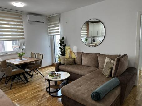 Moderno namešten 2.5 stan sa pogledom na Frušku goru