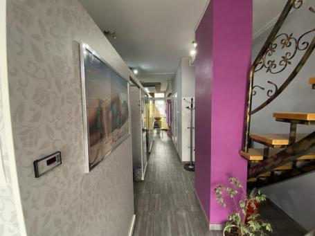 Lokal sa galerijom na odličnoj lokaciji - Bulevar Evrope