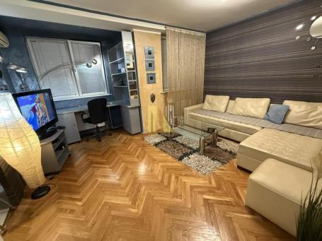 TOP LOKACIJA - Nova Detelinara 45m2 + DVORIŠNI PARKING