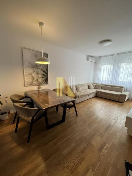 Na prodaju dvoiposoban stan 62m² – Kraljev Park, odlična lokacija