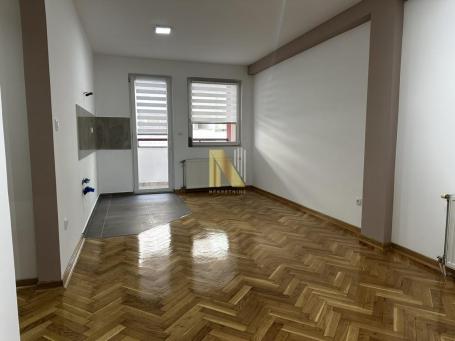 PRODAJA DVOSOBNOG STANA U DANILA KIŠA SA PARKING MESTOM