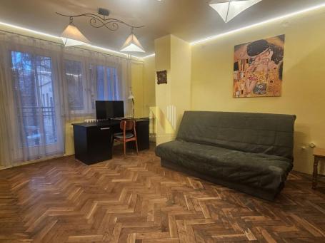 Namešten, dvosoban stan kod Matice srpske
