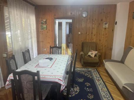 Izdaje se - sprat kuće, Adice