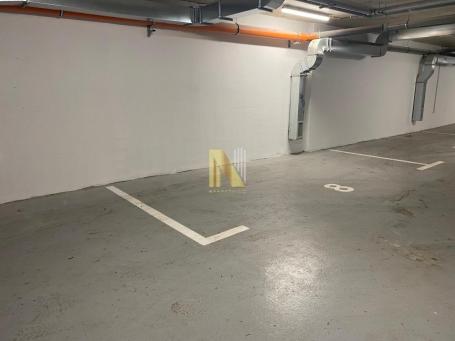 Izdaje se garažno mesto na Rotkvariji