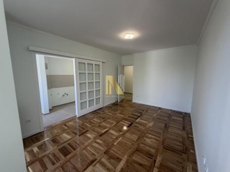 Jednoiposoban, kompletno renoviran stan, Adamovićevo naselje