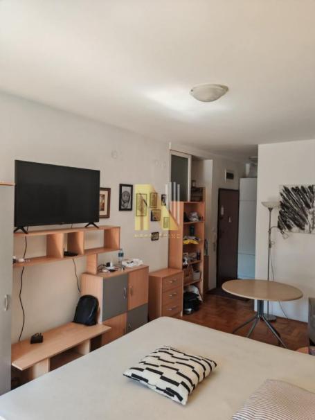 Pet Friendly jednosoban stan – Futoška pijaca / Bulevar oslobođenja