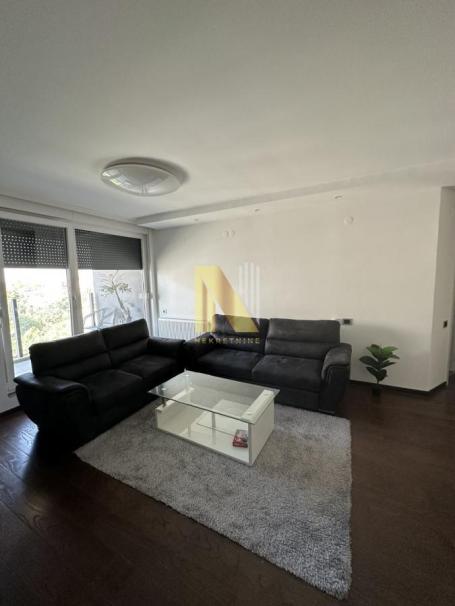 Izdaje se dvoiposoban stan– Adamovićevo naselje (76 m²)