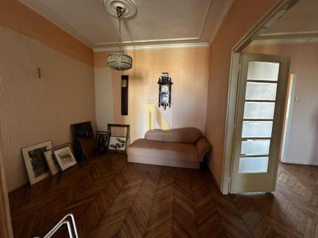 Salonac na korak do pozorišta i pešačke zone
