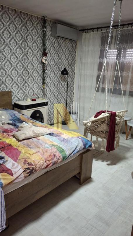 Veternik - centar, kuća sa više zasebnih stambenih jedinica