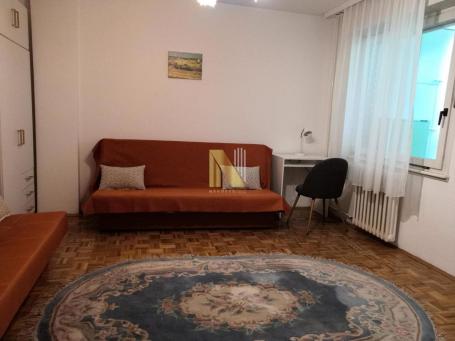 Kompletno namešten stan blizu Bulevara oslobodjenja