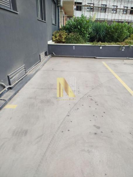 Izdaje se parking mesto  u ulici Đorđa Rajkovića - Podbara
