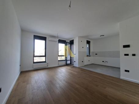 Direktno od investitora - useljiv 4.0 stan - Grbavica