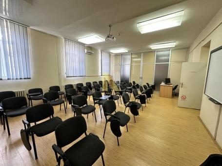 Poslovni prostor od 1000m2, strogi centar grada