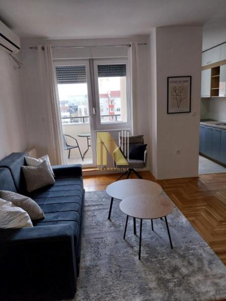 Svetao 4.0 stan sa garažom (30m²) u novijoj zgradi Pet Friendly– Podbara