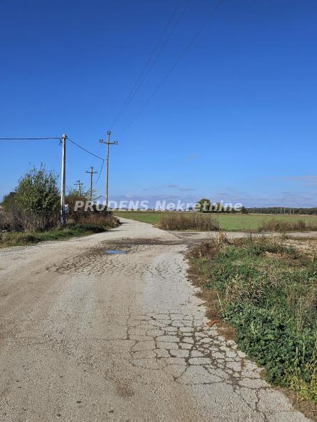 Građevinski plac sa širokim frontom