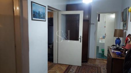 KUĆA SA DVA LOKALA