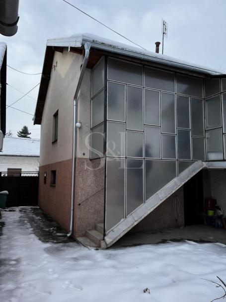 ŠIRI CENTAR – KUĆA SA VELIKIM PLACEM I GARAŽOM!!!